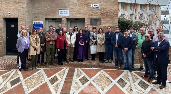 El Círculo asiste a la inauguración del ascensor que conecta el centro y el Bajondillo
