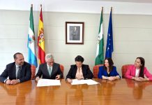 La firma del acuerdo la realizó la alcaldesa de Torremolinos, Margarita del Cid, junto con el director general de la Asociación Española de Codificación Comercial – Asociación de Productores y Distribuidores (AECOC), José María Bonmatí.