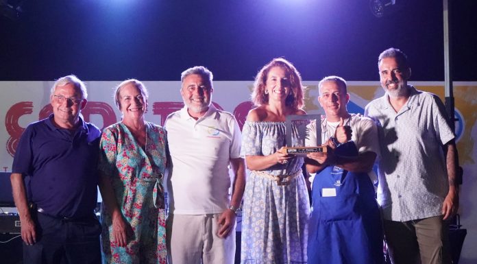 El mejor espetero de la Costa del Sol 2024 es por segundo año consecutivo Alfonso Marín del chiringuito Los leones de Torremolinos.