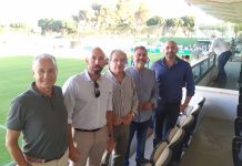 Miembros de la Junta Directiva del Círculo de Empresarios de Torremolinos y Benalmádena asistieron al primer encuentro de pretemporada entre el Juventud Torremolinos CF y el Leyton Orient, de la liga inglesa EFL League One.