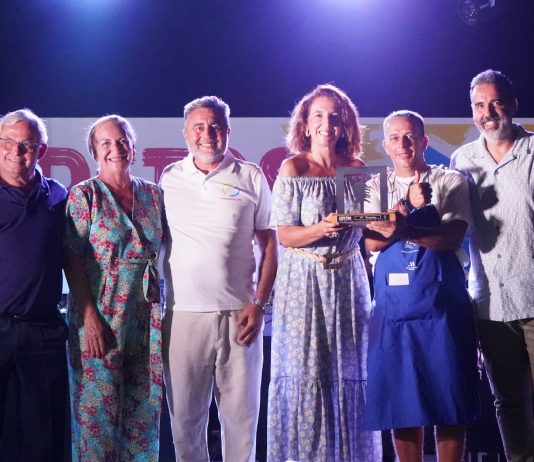 El mejor espetero de la Costa del Sol 2024 es por segundo año consecutivo Alfonso Marín del chiringuito Los leones de Torremolinos.