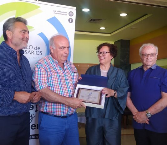 La Mesa de la la Hostelería del Círculo de Empresarios de Torremolinos y Benalmádena, reconoce a la familia Garrido con un magnifico y emotivo homenaje.