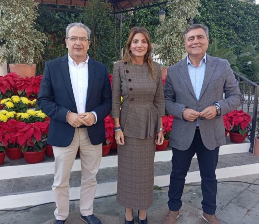 El Círculo de Empresarios de Mijas asistió este viernes al 46º aniversario de la Carta Magna con un acto institucional en la Plaza Virgen de la Peña.