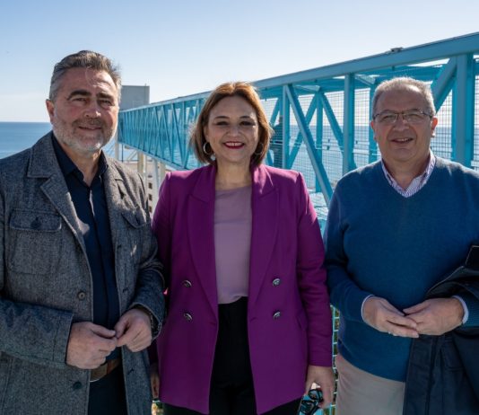 El presidente y vicepresidente del Círculo de Empresarios de Torremolinos asisten a la inauguración del ascensor panorámico del Parque de La Batería