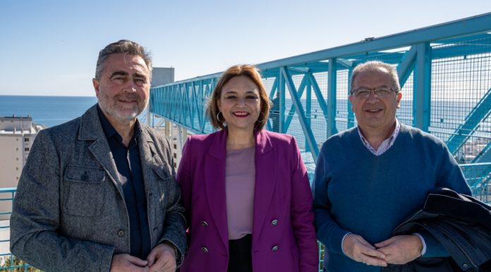 El presidente y vicepresidente del Círculo de Empresarios de Torremolinos asisten a la inauguración del ascensor panorámico del Parque de La Batería