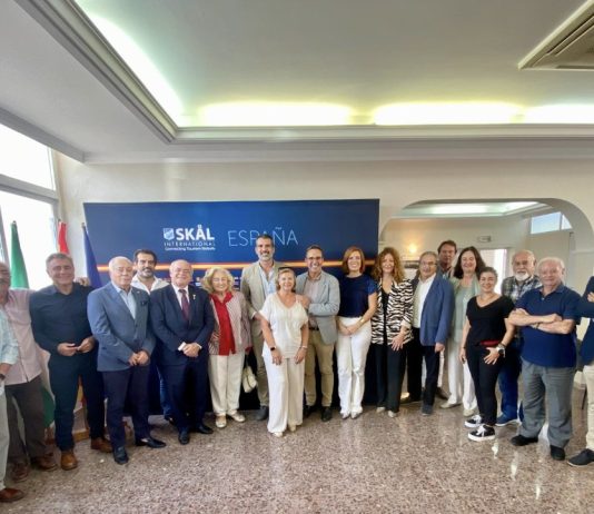 El pasado viernes 25 de octubre, el Círculo de Empresarios tuvimos el placer de recibir en nuestra sede al concejal de Turismo del Rincón de la Victoria, Antonio José Martín